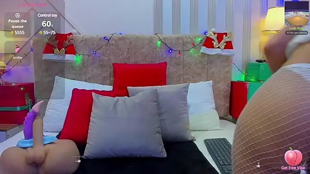 ashley  foxx  online show from December 13, 2024, 7:43 pm