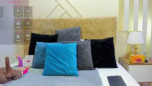 ashley  foxx  online show from November 21, 2025, 2:27 pm