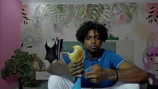 bigblackhotx1 online show from February 7, 2026, 1:04 pm