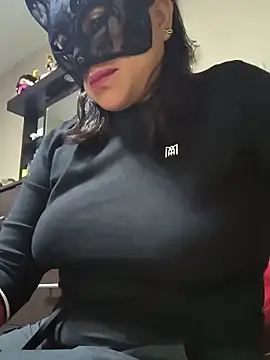 Kasandra02 online show from May 12, 2026, 11:02 pm