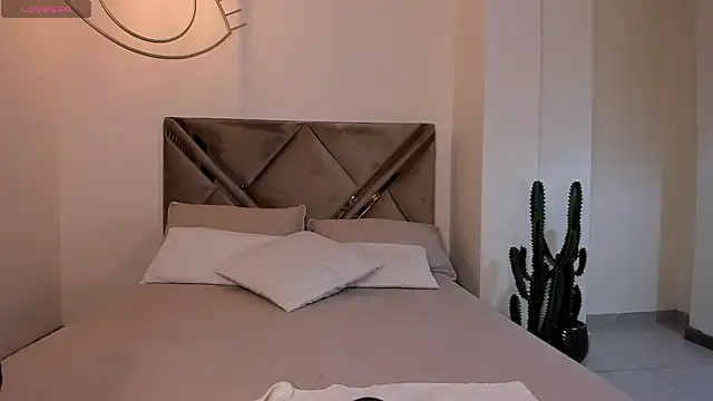 StacyWoods online show from May 6, 2026, 11:48 am