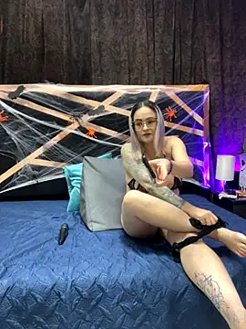 Snapshot of tiffanyandClark chatting on October 28, 2025, 4:31 pm tiffanyandClark online show from October 28, 2025, 4:31 pm