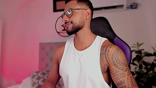 LiamGarcia1 online show from January 9, 2025, 12:30 pm