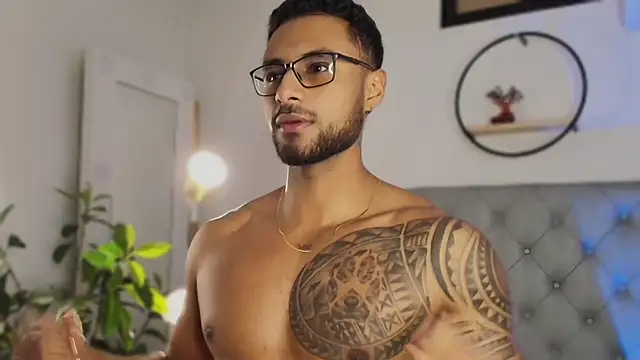 LiamGarcia1 online show from January 16, 2025, 3:24 pm