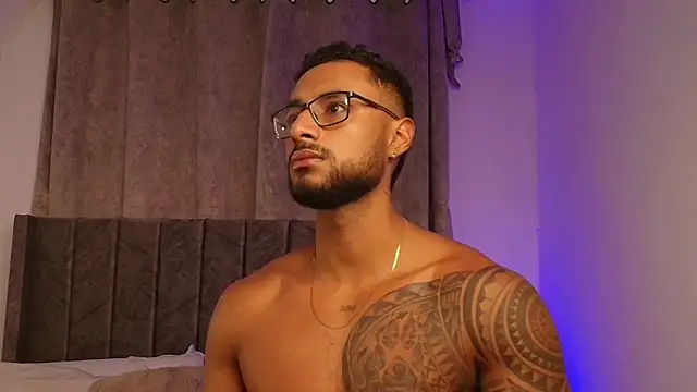 LiamGarcia1 online show from February 8, 2025, 1:22 pm