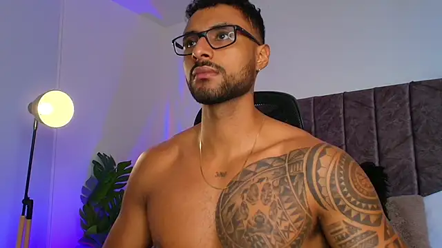 LiamGarcia1 online show from November 21, 2025, 2:16 pm