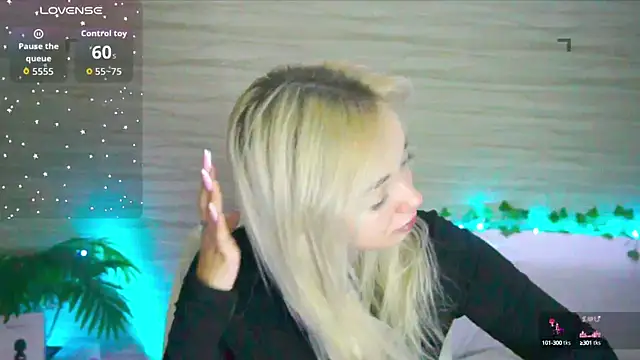 Snapshot of Ashley_S chatting on September 17, 2025, 11:28 pm Ashley S online show from September 17, 2025, 11:28 pm