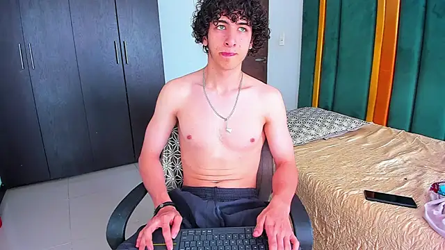 Snapshot of Kerverr_ chatting on September 21, 2025, 4:30 pm Kerverr online show from September 21, 2025, 4:30 pm