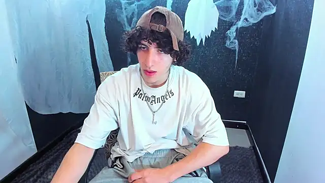 Snapshot of Kerverr_ chatting on October 16, 2025, 5:47 pm Kerverr online show from October 16, 2025, 5:47 pm