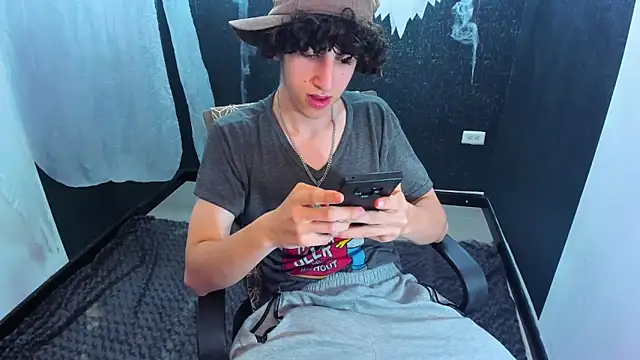 Snapshot of Kerverr_ chatting on October 18, 2025, 7:14 pm Kerverr online show from October 18, 2025, 7:14 pm