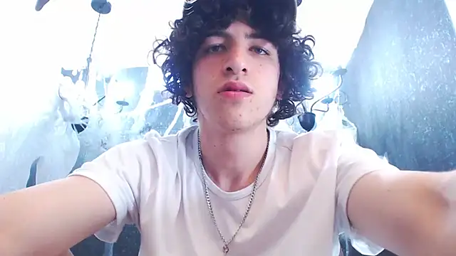 Snapshot of Kerverr_ chatting on October 31, 2025, 3:02 pm Kerverr online show from October 31, 2025, 3:02 pm