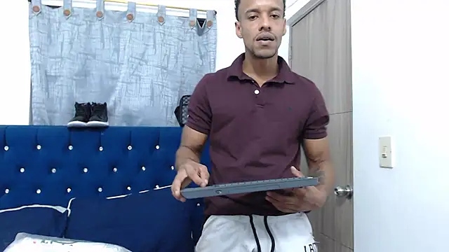 Snapshot of Salomon_koude chatting on January 25, 2025, 3:09 pm Salomon koude online show from January 25, 2025, 3:09 pm