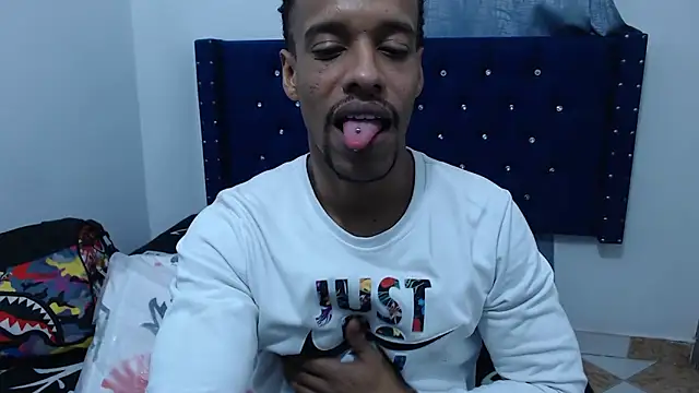 Snapshot of Salomon_koude chatting on February 6, 2025, 4:42 am Salomon koude online show from February 6, 2025, 4:42 am