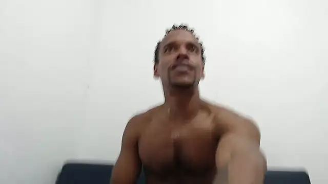 Snapshot of Salomon_koude chatting on February 21, 2025, 7:32 pm Salomon koude online show from February 21, 2025, 7:32 pm
