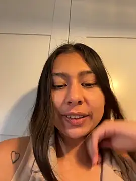 Snapshot of Im_sophia1 chatting on November 18, 2025, 4:33 pm Im sophia1 online show from November 18, 2025, 4:33 pm