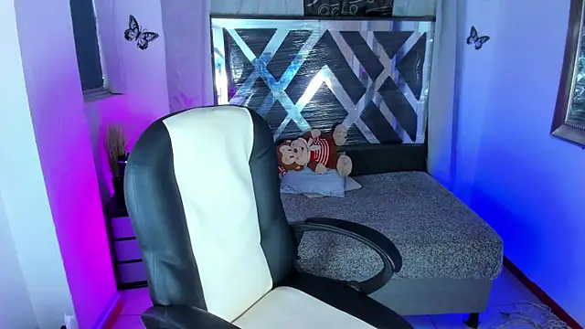 nova sex01 online show from May 5, 2026, 9:01 pm