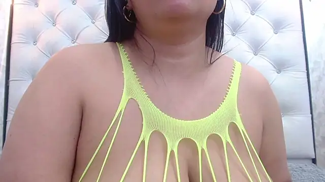 Snapshot of NahomiFireSex chatting on January 10, 2025, 6:20 am NahomiFireSex online show from January 10, 2025, 6:20 am