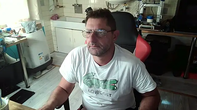 Snapshot of snork80 chatting on October 11, 2025, 8:24 am snork80 online show from October 11, 2025, 8:24 am