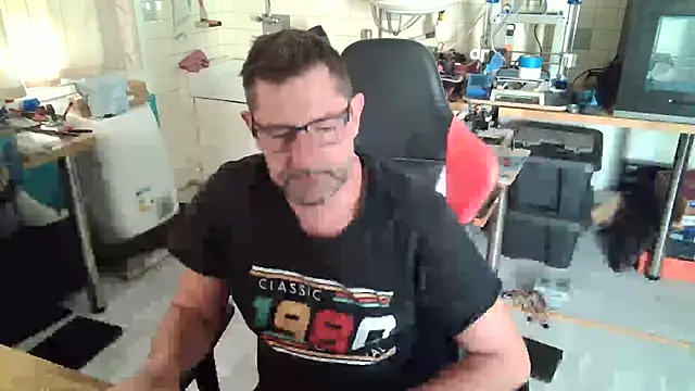 Snapshot of snork80 chatting on October 12, 2025, 8:24 am snork80 online show from October 12, 2025, 8:24 am