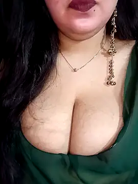 Suhanakhan00 online show from May 3, 2026, 10:10 am