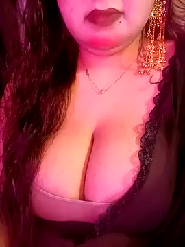 Suhanakhan00 online show from May 18, 2026, 10:54 am
