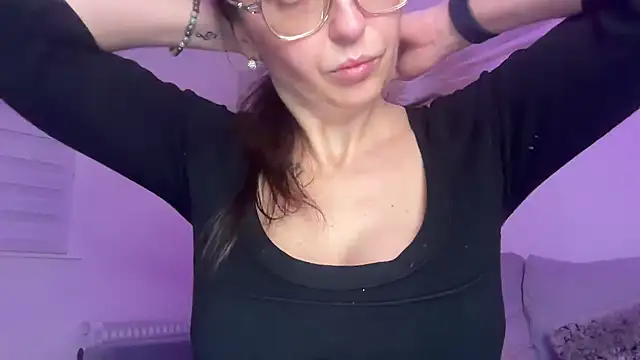 Snapshot of Serena_4you chatting on March 12, 2026, 6:47 pm Serena 4you online show from March 12, 2026, 6:47 pm