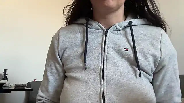 Snapshot of Serena_4you chatting on March 18, 2026, 1:36 pm Serena 4you online show from March 18, 2026, 1:36 pm