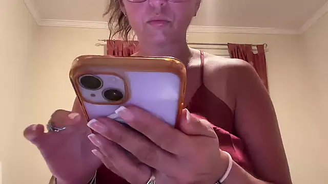 Snapshot of Serena_4you chatting on July 21, 2026, 10:12 pm Serena 4you online show from July 21, 2026, 10:12 pm
