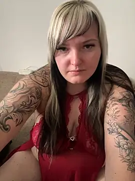 Snapshot of CurvyAngelina_Official chatting on November 8, 2025, 10:04 am CurvyAngelina Official online show from November 8, 2025, 10:04 am