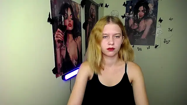 Snapshot of StellaCRL chatting on October 3, 2025, 6:05 pm StellaCRL online show from October 3, 2025, 6:05 pm