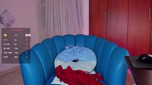 Julie Markk online show from November 15, 2025, 7:43 pm