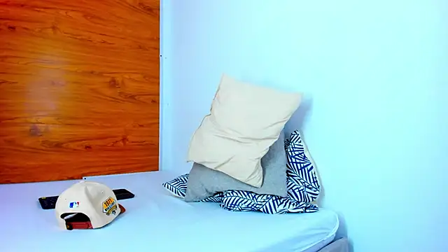 EVAN XOX online show from December 18, 2024, 9:51 pm