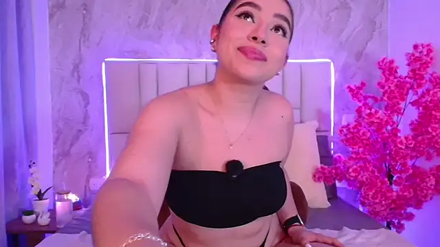 IsabellaAnngel online show from May 12, 2026, 11:46 pm