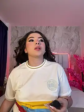 IsabellaAnngel online show from June 27, 2026, 11:32 pm