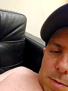 HeteroHotGuy1 online show from December 5, 2024, 9:17 pm