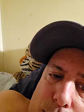 HeteroHotGuy1 online show from December 11, 2024, 7:46 pm