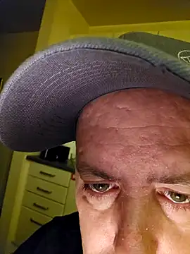 HeteroHotGuy1 online show from December 12, 2024, 2:48 am