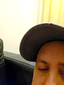 HeteroHotGuy1 online show from December 15, 2024, 3:24 am