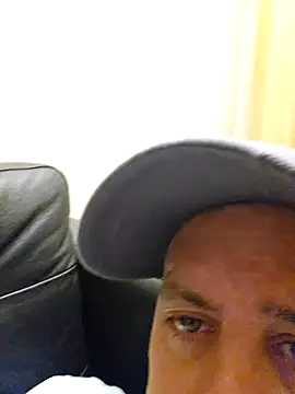 HeteroHotGuy1 online show from December 20, 2024, 1:14 am