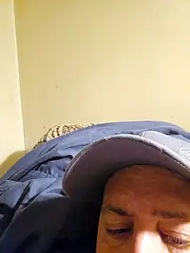 HeteroHotGuy1 online show from December 29, 2024, 8:04 pm