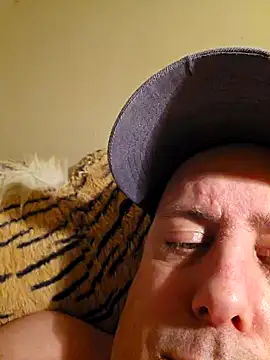 HeteroHotGuy1 online show from February 3, 2025, 12:36 am