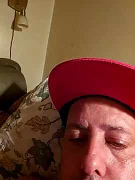 Snapshot of HeteroHotGuy1 chatting on September 20, 2025, 8:32 pm HeteroHotGuy1 online show from September 20, 2025, 8:32 pm