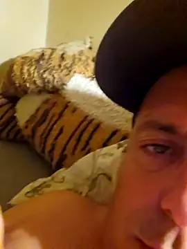 Snapshot of HeteroHotGuy1 chatting on September 24, 2025, 6:55 pm HeteroHotGuy1 online show from September 24, 2025, 6:55 pm