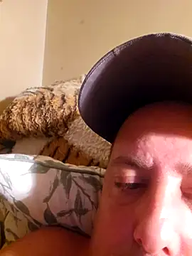 Snapshot of HeteroHotGuy1 chatting on September 28, 2025, 10:59 pm HeteroHotGuy1 online show from September 28, 2025, 10:59 pm