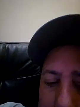 Snapshot of HeteroHotGuy1 chatting on September 29, 2025, 10:58 pm HeteroHotGuy1 online show from September 29, 2025, 10:58 pm