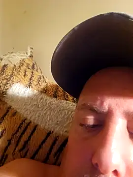 Snapshot of HeteroHotGuy1 chatting on October 3, 2025, 8:50 pm HeteroHotGuy1 online show from October 3, 2025, 8:50 pm