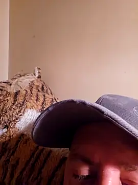 Snapshot of HeteroHotGuy1 chatting on October 5, 2025, 12:42 am HeteroHotGuy1 online show from October 5, 2025, 12:42 am