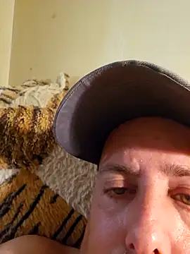 Snapshot of HeteroHotGuy1 chatting on October 5, 2025, 12:47 pm HeteroHotGuy1 online show from October 5, 2025, 12:47 pm