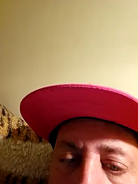 Snapshot of HeteroHotGuy1 chatting on October 7, 2025, 1:14 am HeteroHotGuy1 online show from October 7, 2025, 1:14 am