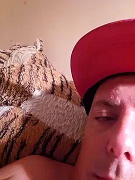 Snapshot of HeteroHotGuy1 chatting on October 10, 2025, 10:42 pm HeteroHotGuy1 online show from October 10, 2025, 10:42 pm